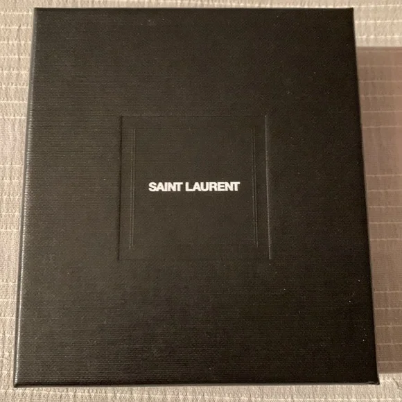 Saint Laurent - Picture 5 of 7